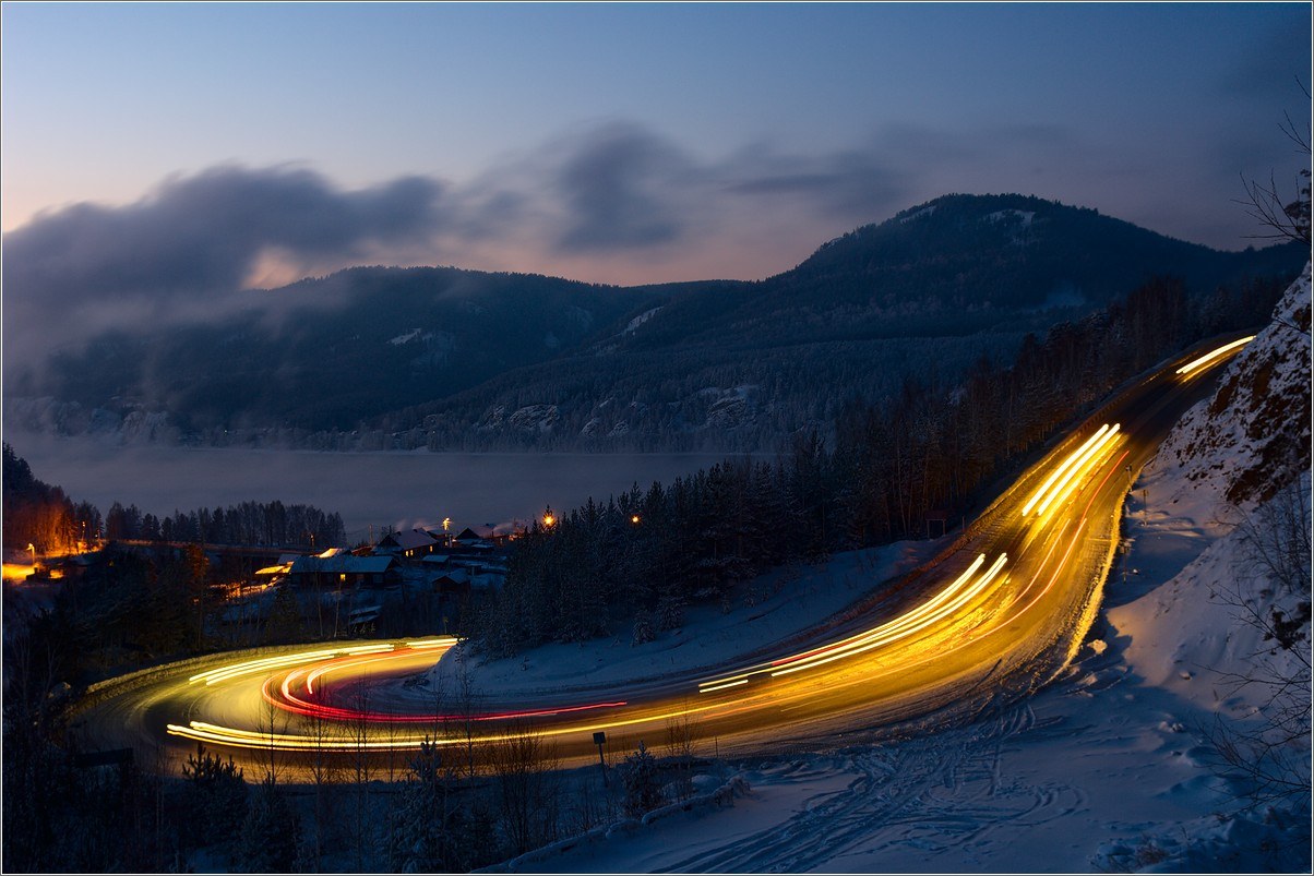 Vehicle steps in the dark between mountains | Landscape photos